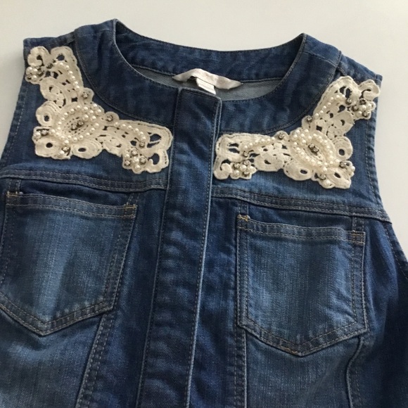 LOVELY BOSTON PROPER DENIM CROP VEST - Picture 10 of 10